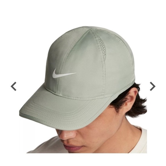Nike Accessories - NWT Nike Club hat